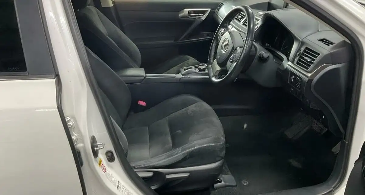 2014-lexus-ct-200h-18-advance-big-5
