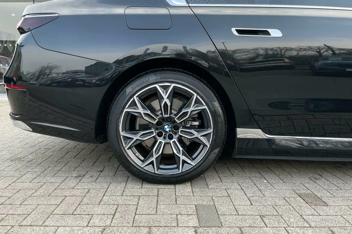 2023-bmw-7-series-e-i7-xdrive60-excellence-big-12