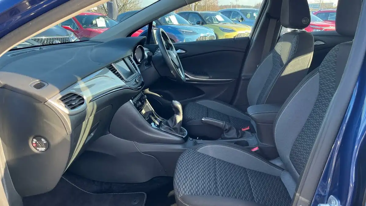 2019-vauxhall-astra-12-turbo-sri-145ps-big-9