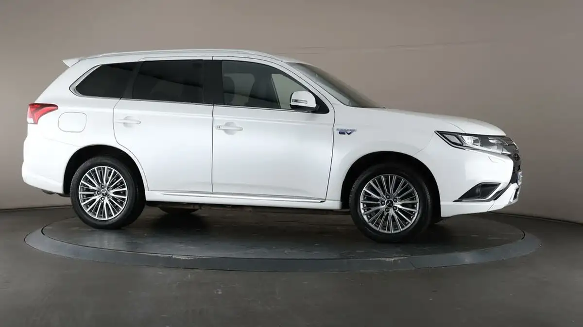 2020-mitsubishi-outlander-24-dynamic-phev-big-57