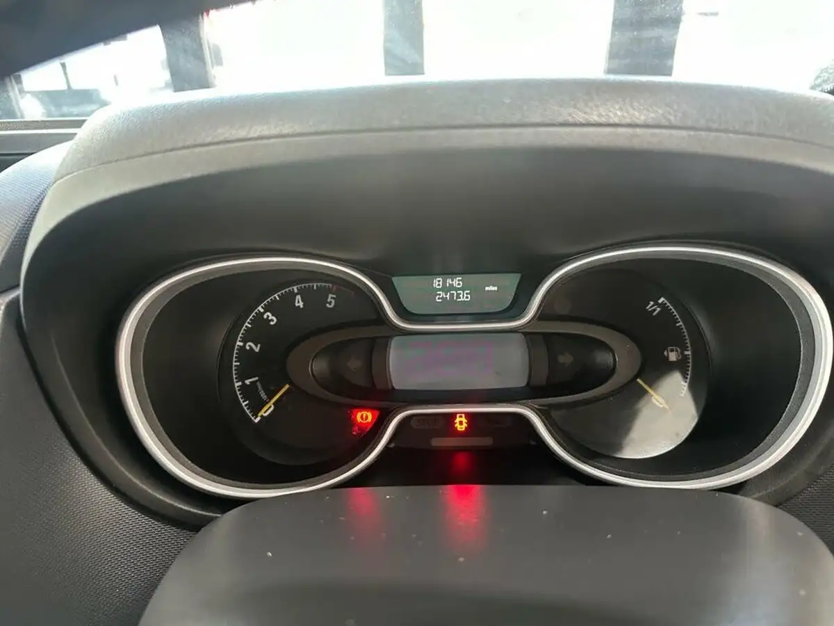 2015-vauxhall-vivaro-16cdti-sportive-2700-ecoflex-l1h1-120ps-big-8
