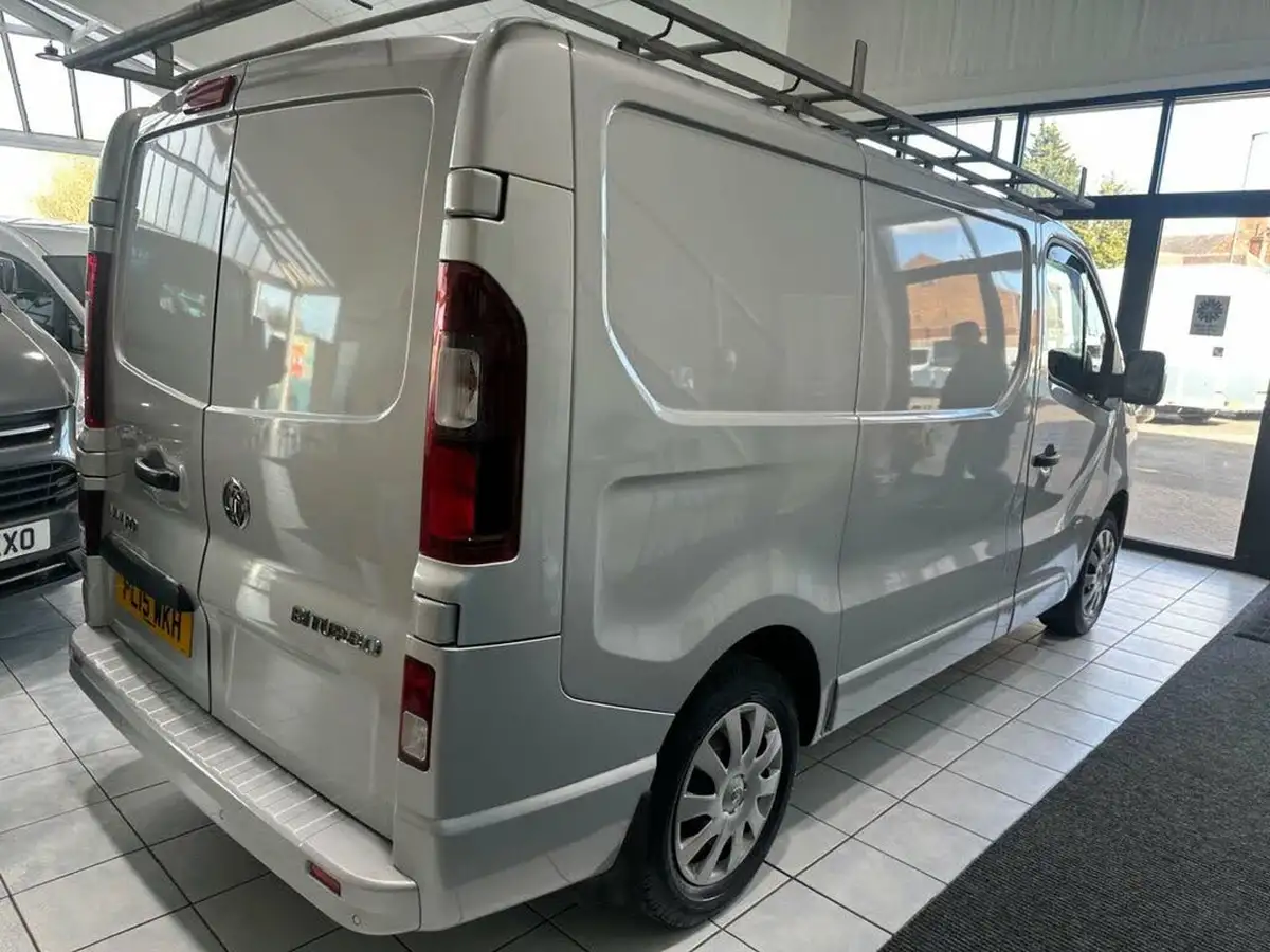 2015-vauxhall-vivaro-16cdti-sportive-2700-ecoflex-l1h1-120ps-big-46