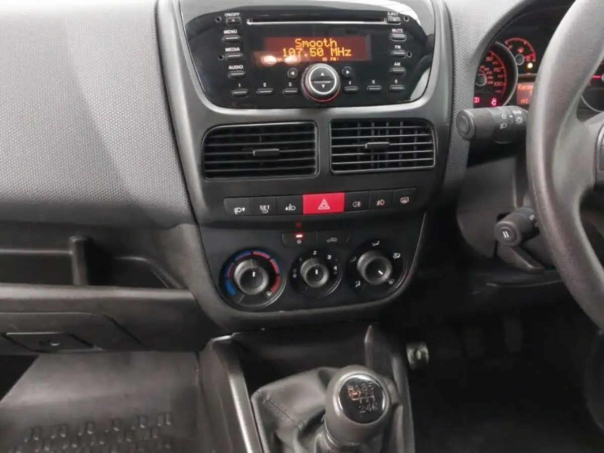 2021-fiat-doblo-cargo-16td-l2h1-maxi-tecnico-120bhpeu6dt-panel-van-big-9