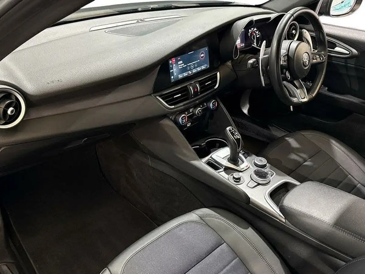 2022-alfa-romeo-giulia-20-sprint-197bhp-big-8