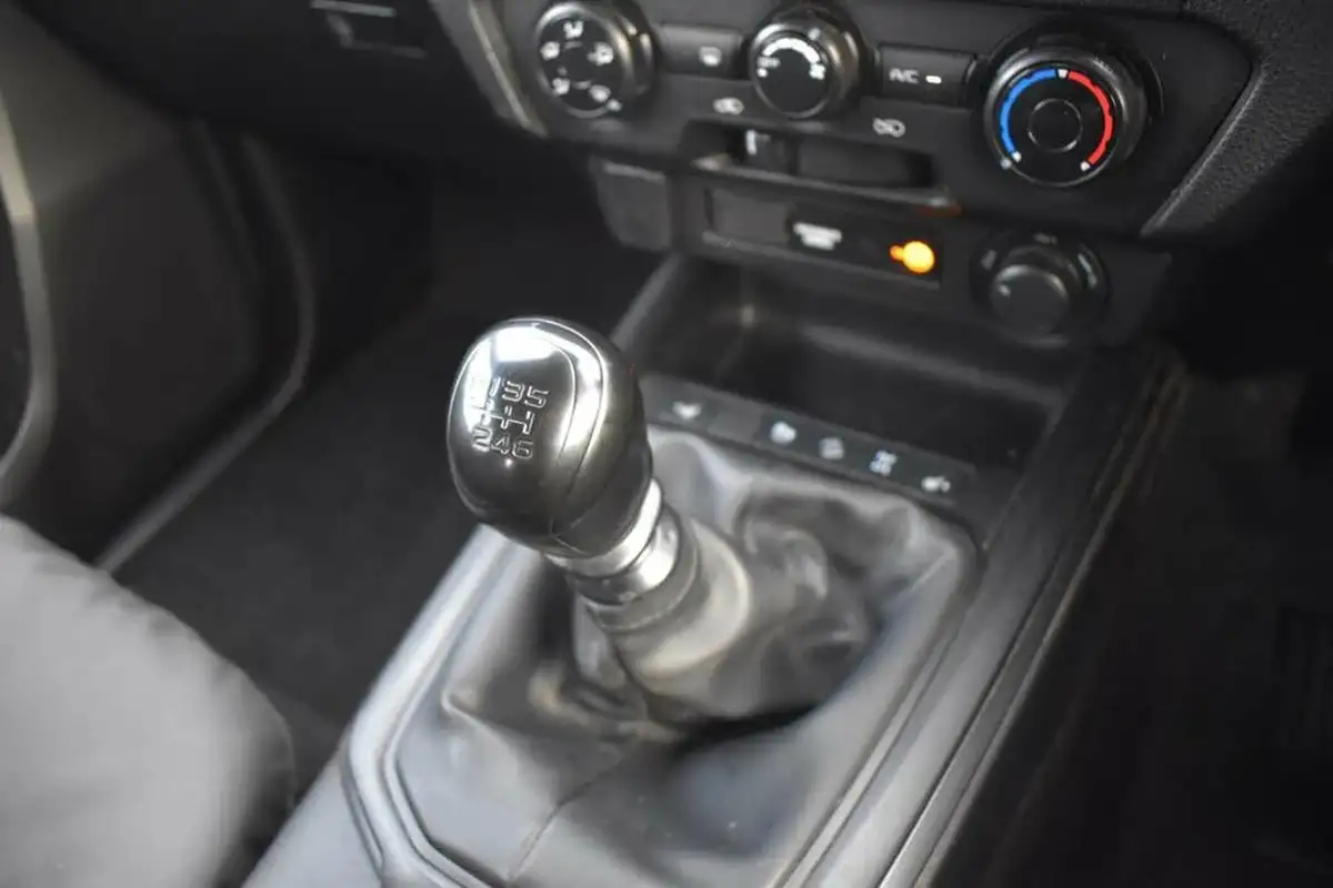 2021-isuzu-d-max-19td-dl20-double-pickup-big-18