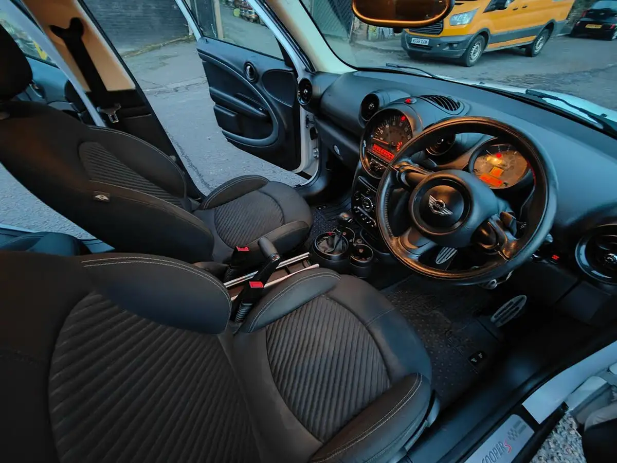 2015-mini-countryman-20td-cooper-sd-143bhp-chili-auto-big-12