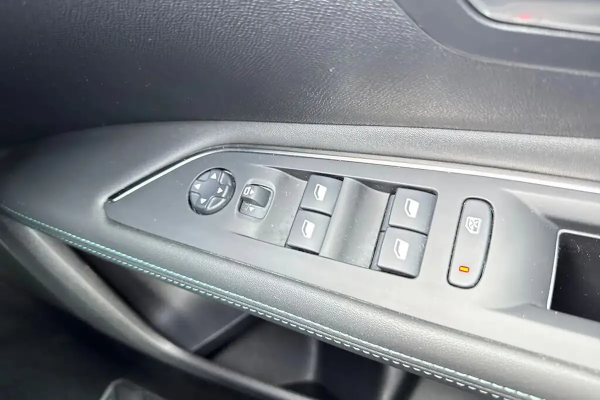 2021-peugeot-3008-suv-12-puretech-allure-premium-big-24
