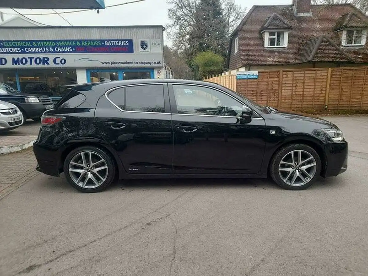2015-lexus-ct-200h-18-f-sport-cvt-big-3