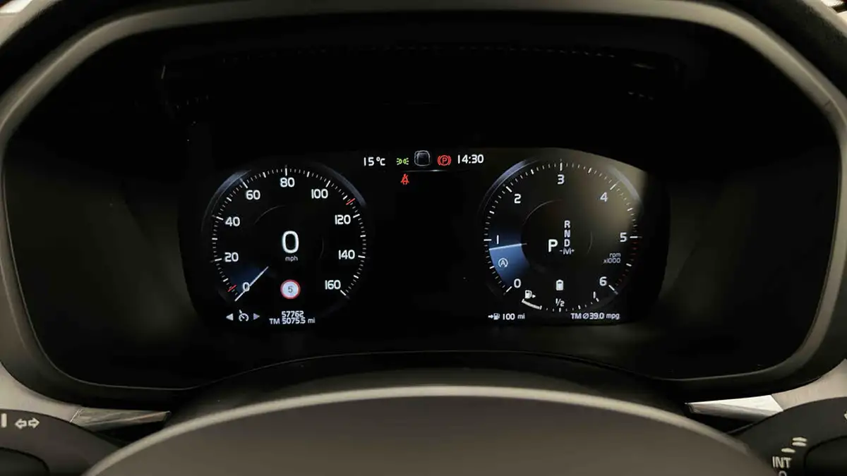 2021-volvo-xc60-20td-b4-momentum-big-16
