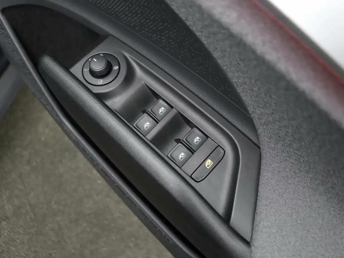 2021-skoda-enyaq-e-60-62-kwh-big-16