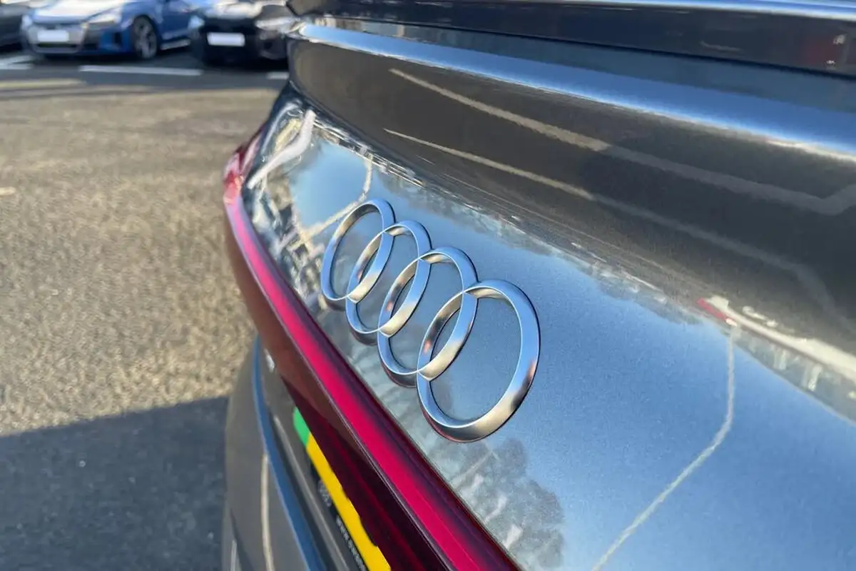 2022-audi-e-tron-50e-s-line-sportback-big-30
