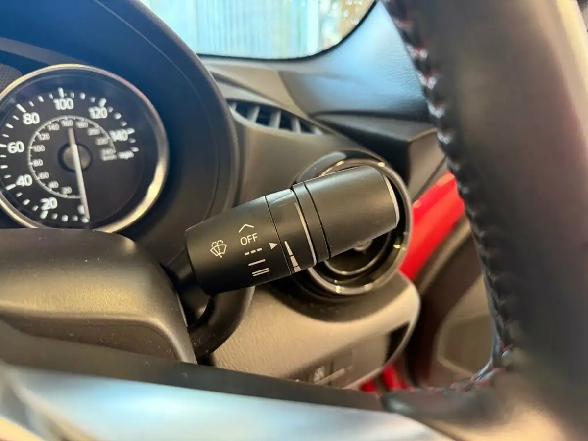 2018-mazda-mx-5-15-se-big-21