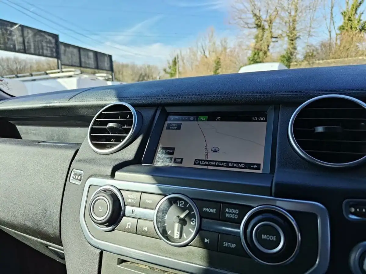 2016-land-rover-discovery-30-sd-v6-se-big-23