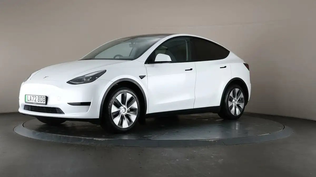 2022-tesla-model-y-e-rwd-big-3