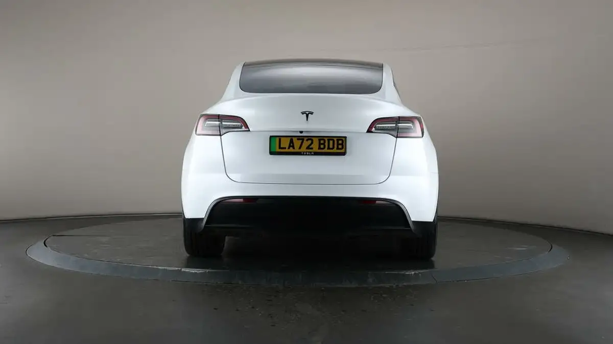 2022-tesla-model-y-e-rwd-big-31