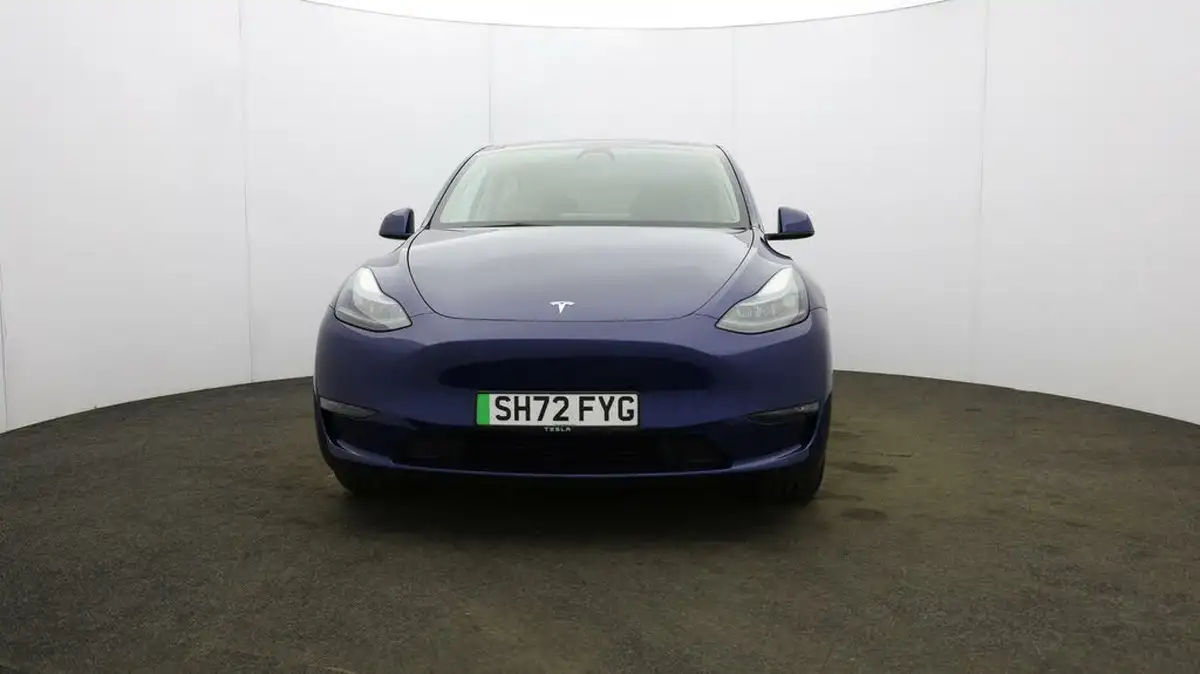 2022-tesla-model-y-e-long-range-big-35