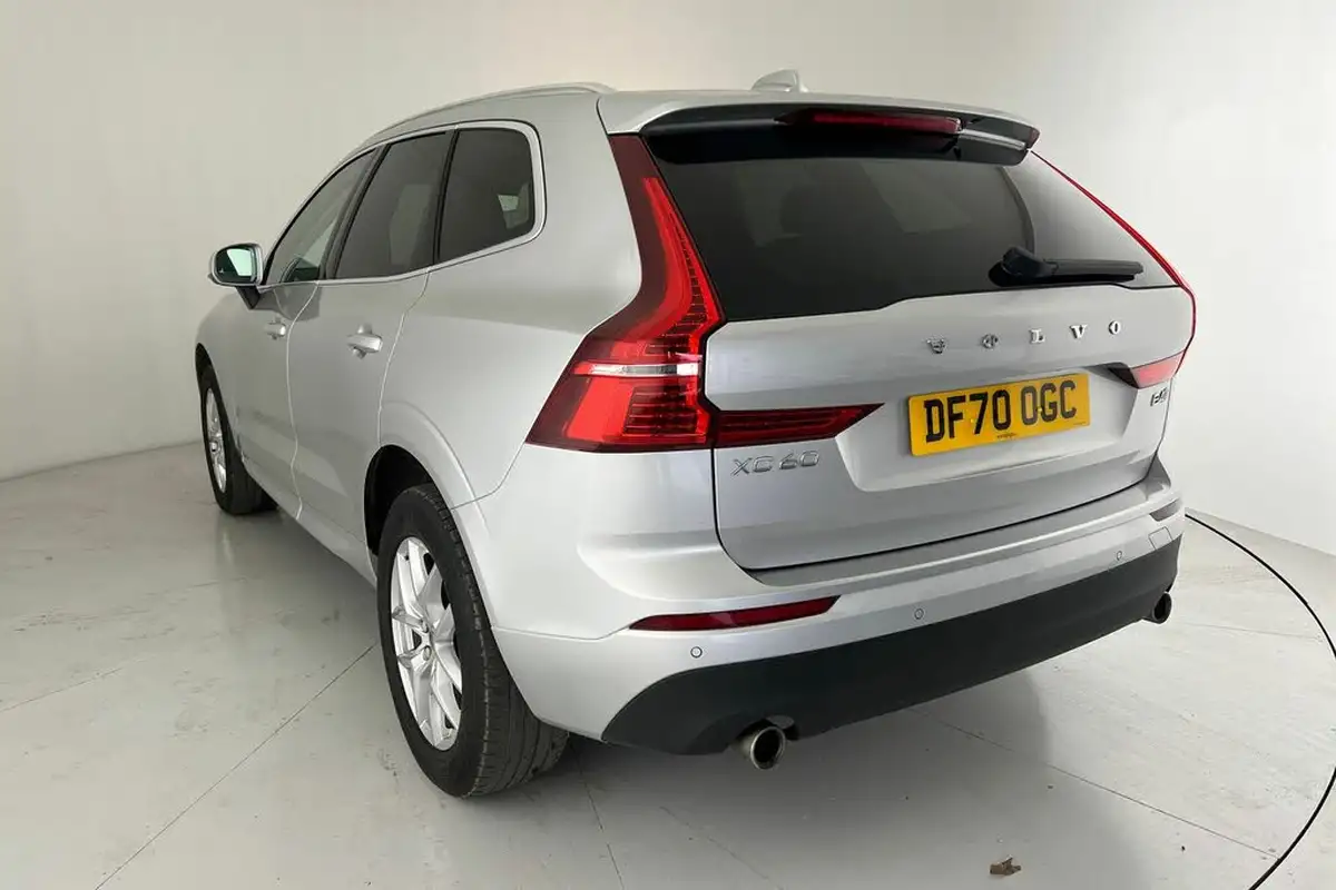 2021-volvo-xc60-20td-b4-momentum-awd-big-22