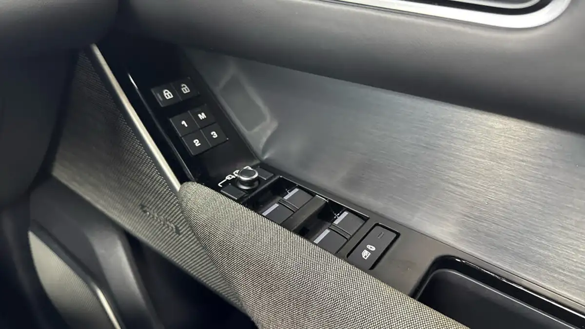 2021-land-rover-range-rover-velar-20-p400e-r-dynamic-hse-big-21