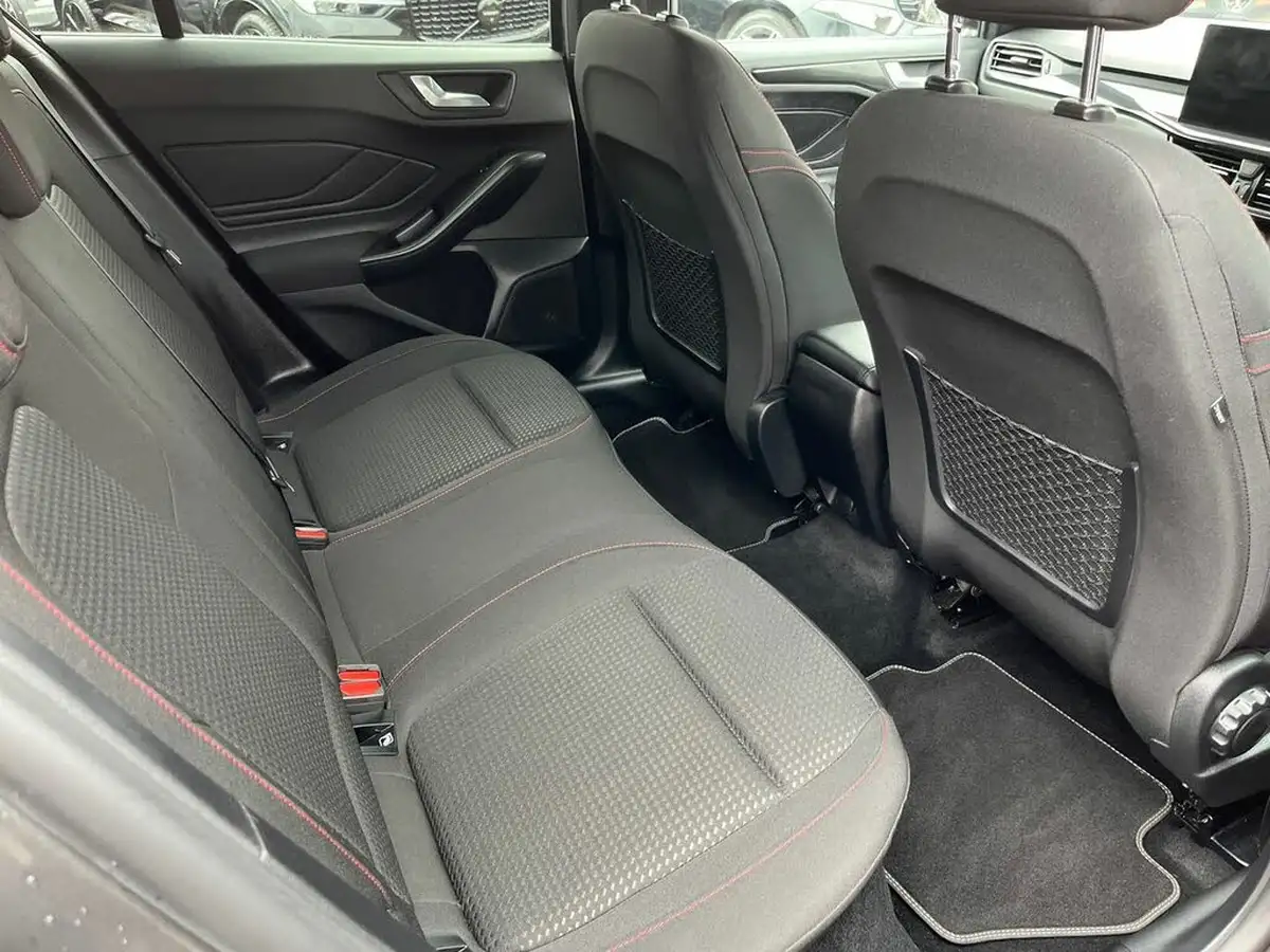 2023-ford-focus-10t-st-line-125ps-hatchback-big-21