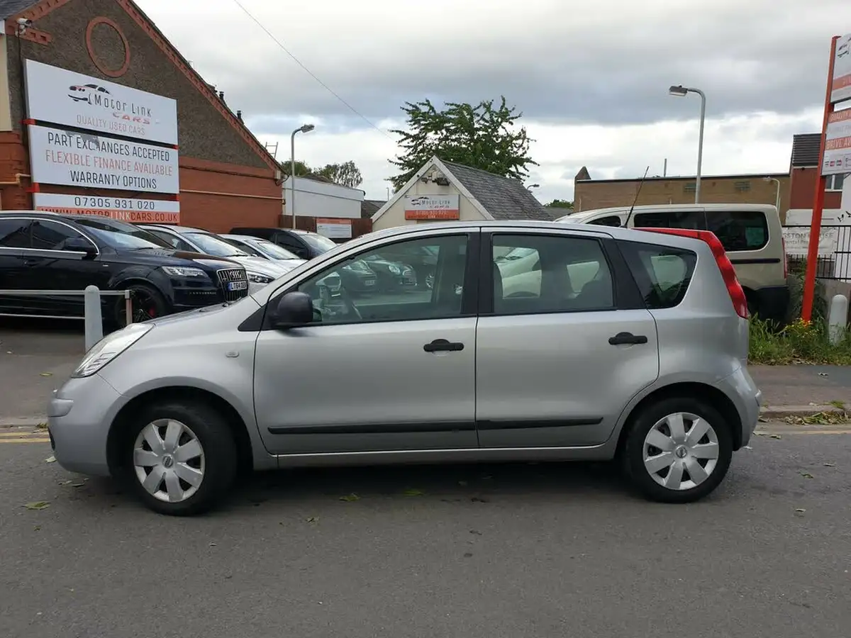2009-nissan-note-big-3