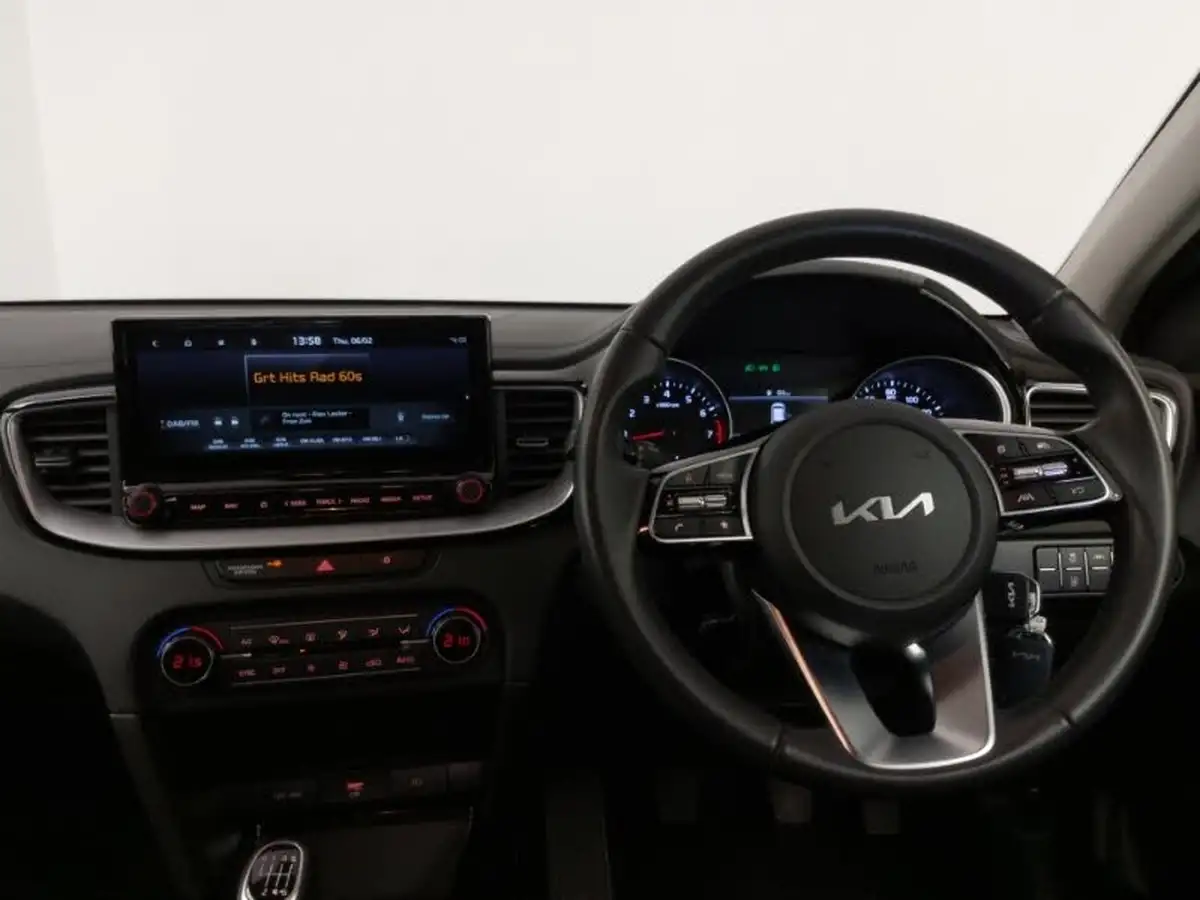 2022-kia-ceed-15-t-gdi-3-sportswagon-big-6