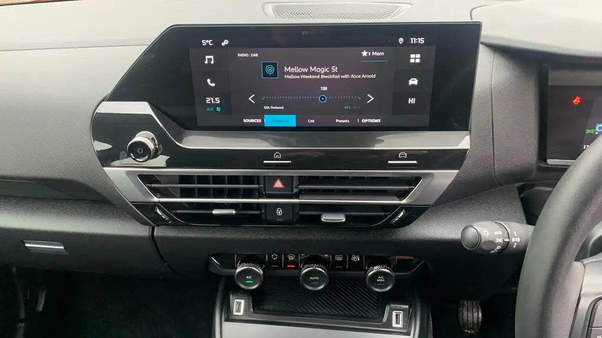 2022-citroen-c4-12-puretech-sense-big-9