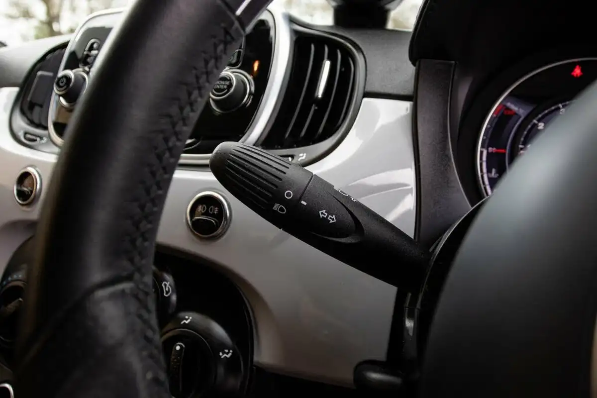 2017-abarth-595-14-tjet-big-16