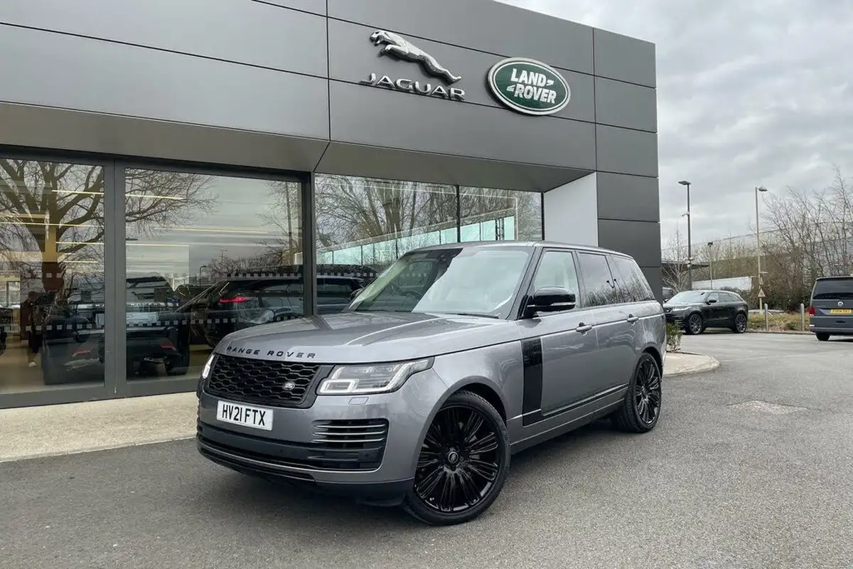 2021-land-rover-range-rover-30-d300-westminster-black-big-28