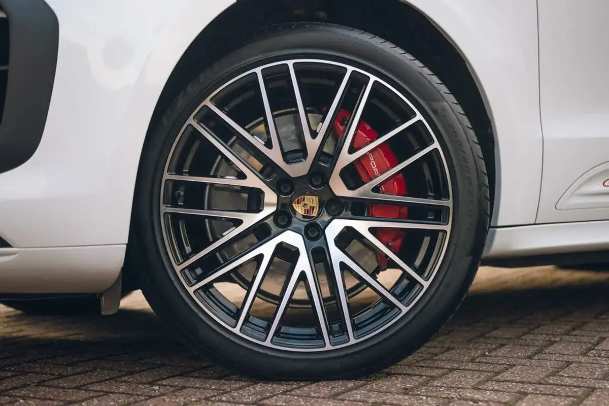 2022-porsche-macan-29-v6-gts-big-21