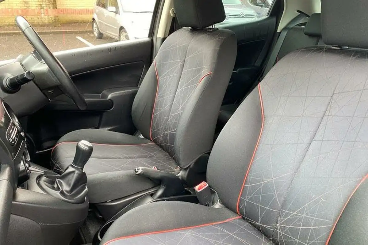 2015-mazda-mazda2-13-black-edition-big-18