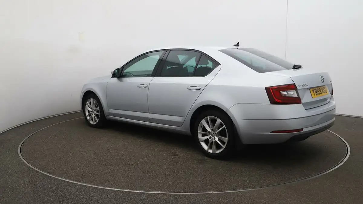 2019-skoda-octavia-20tdi-se-l-hatchback-big-5