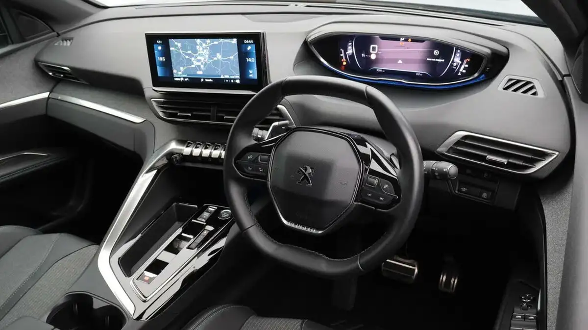 2023-peugeot-3008-suv-12-puretech-allure-premium-eat8-big-9