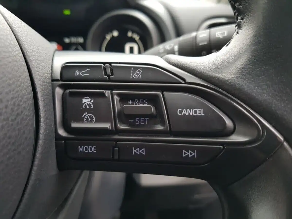 2022-toyota-yaris-cross-15-vvt-i-icon-big-14