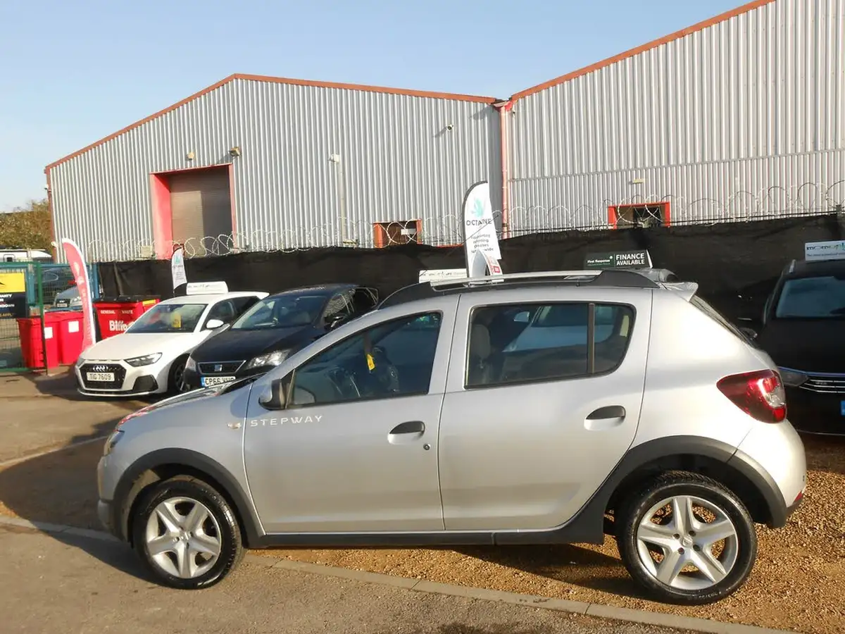 2015-dacia-sandero-stepway-15dci-laureate-big-13