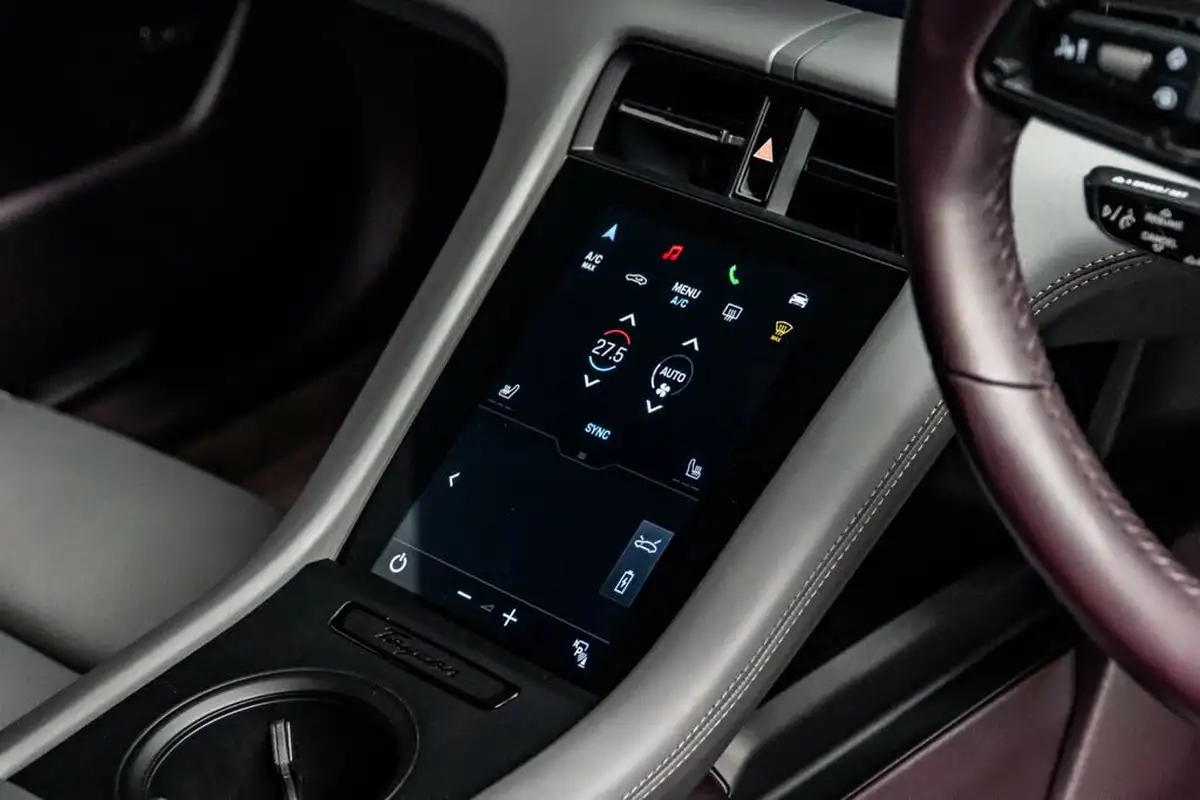 2021-porsche-taycan-e-turbo-performance-battery-plus-big-33