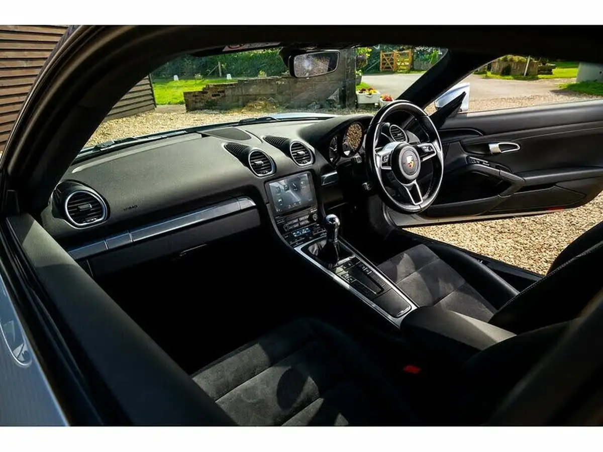 2016-porsche-cayman-718-20-big-25