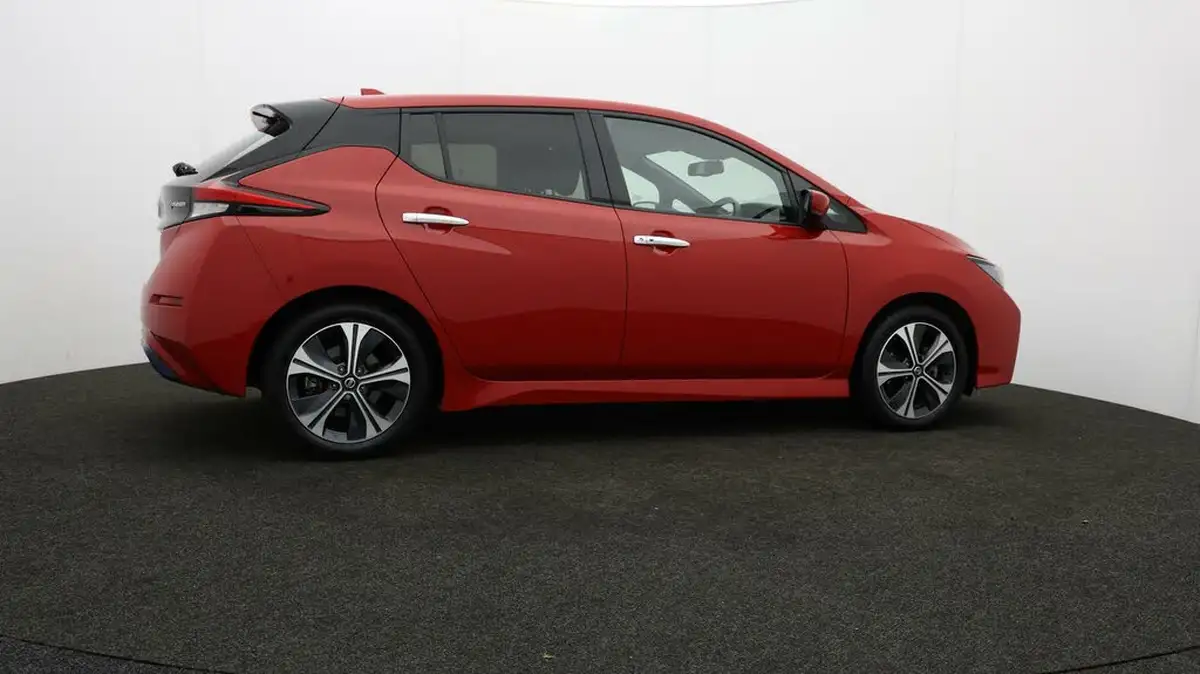 2022-nissan-leaf-e-tekna-big-34