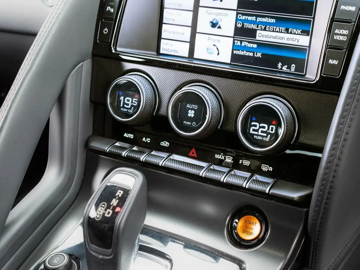 2013-jaguar-f-type-50-s-big-53