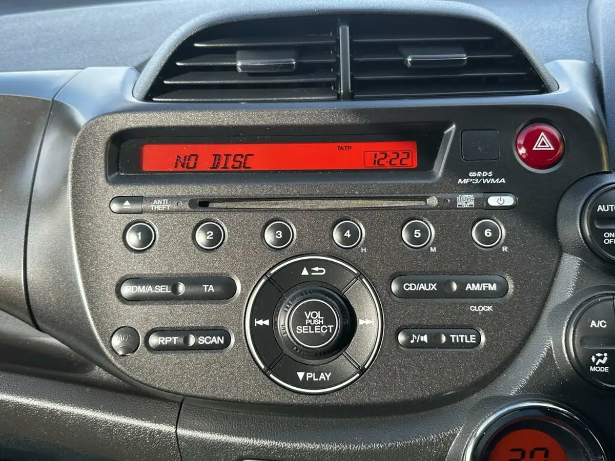 2013-honda-jazz-14-es-plus-big-29