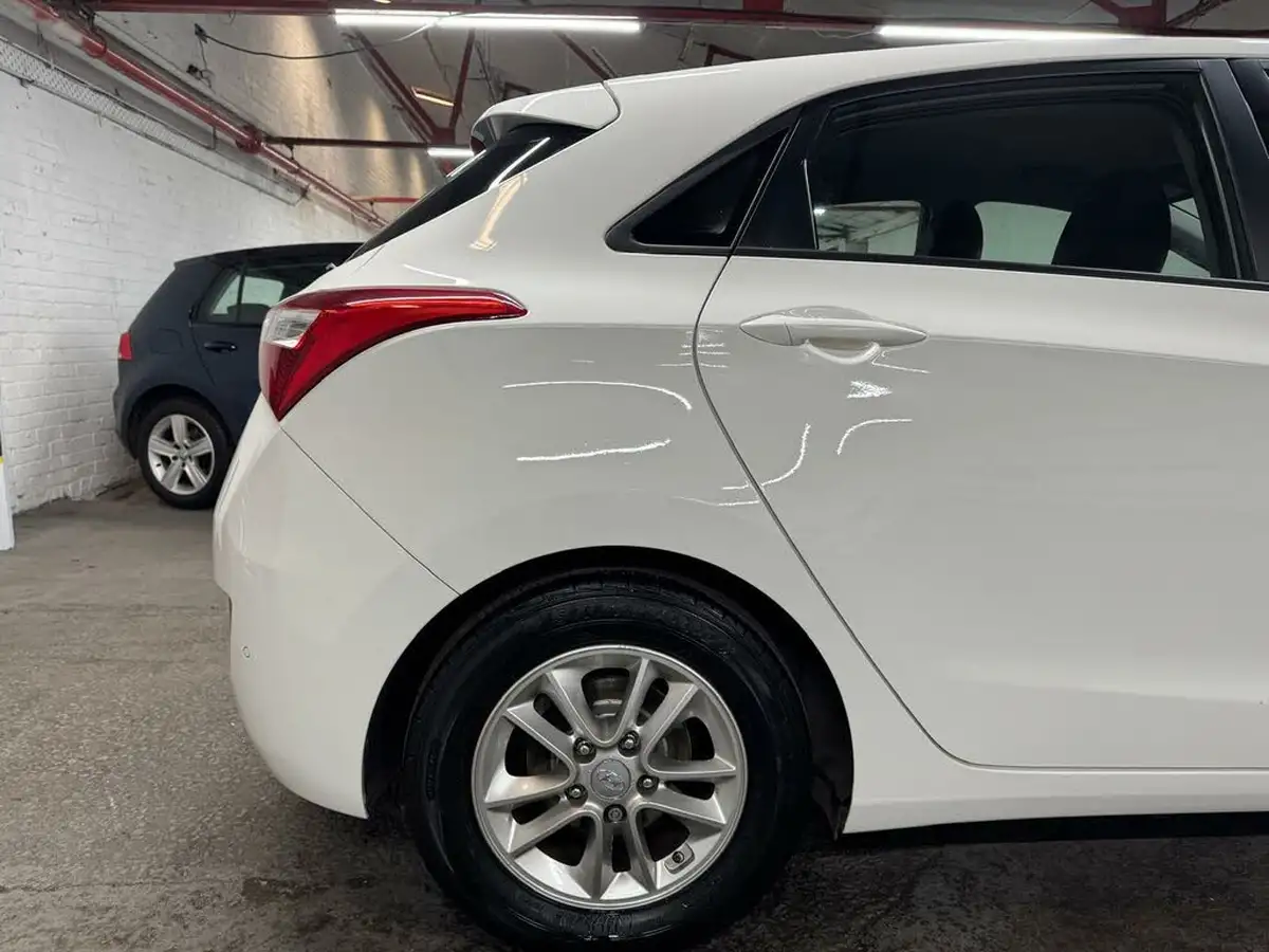 2015-hyundai-i30-14-active-5d-big-32