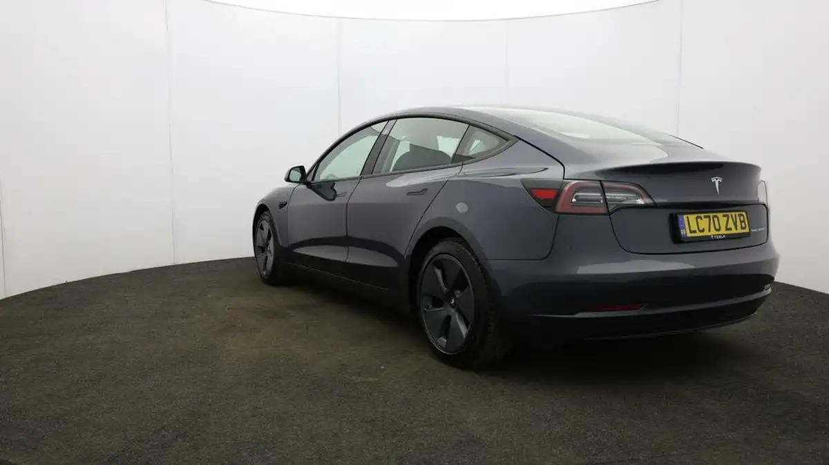 2020-tesla-model-3-e-long-range-big-47