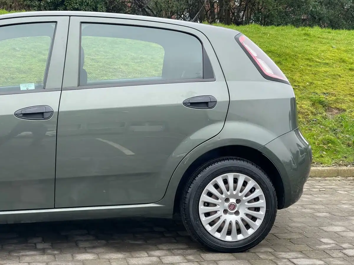 2010-fiat-punto-evo-14-active-5d-big-9