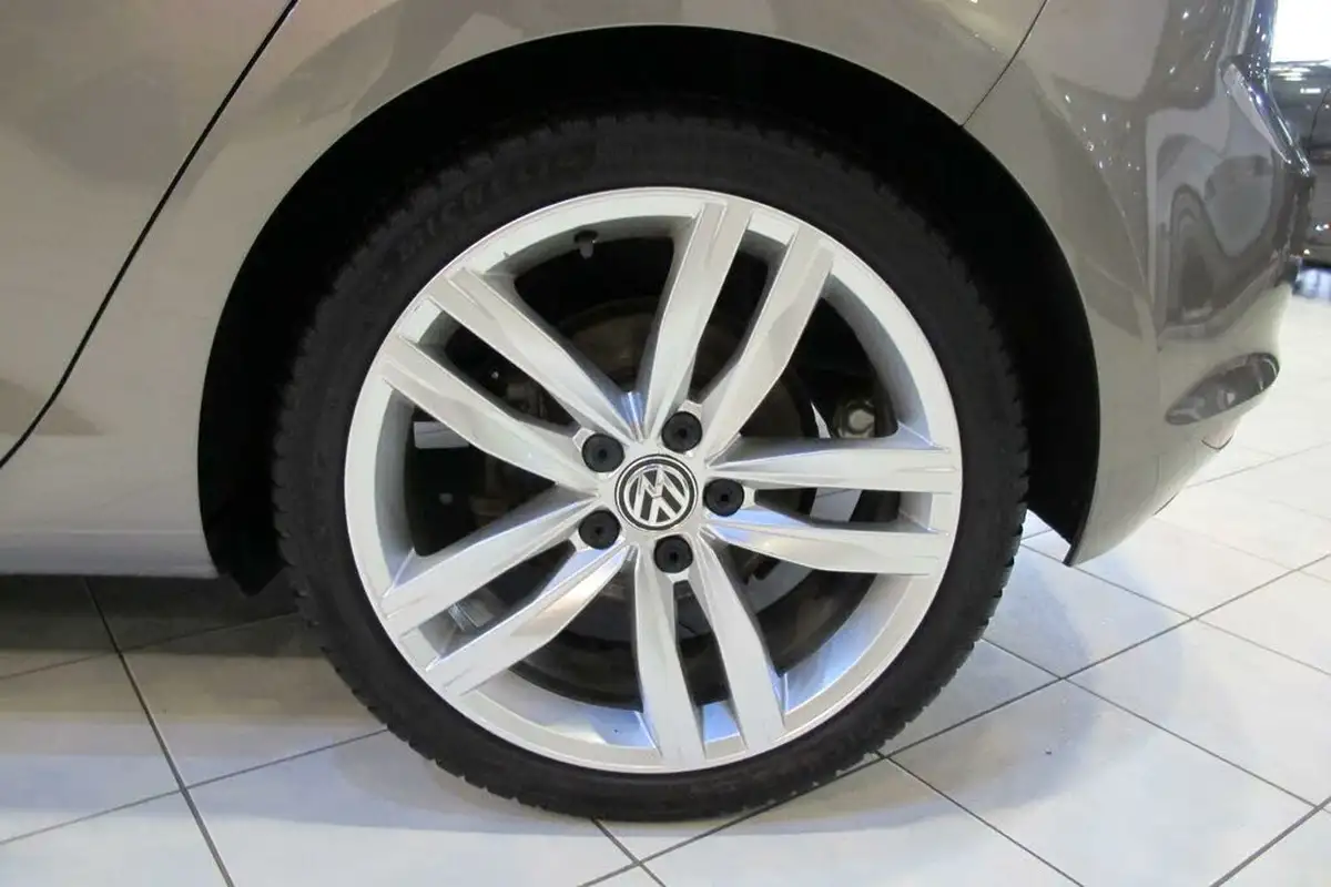 2016-volkswagen-golf-20tdi-gt-edition-5d-dsg-big-46