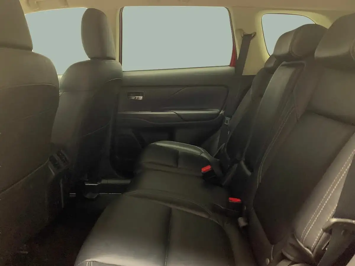 2019-mitsubishi-outlander-20-exceed-big-28