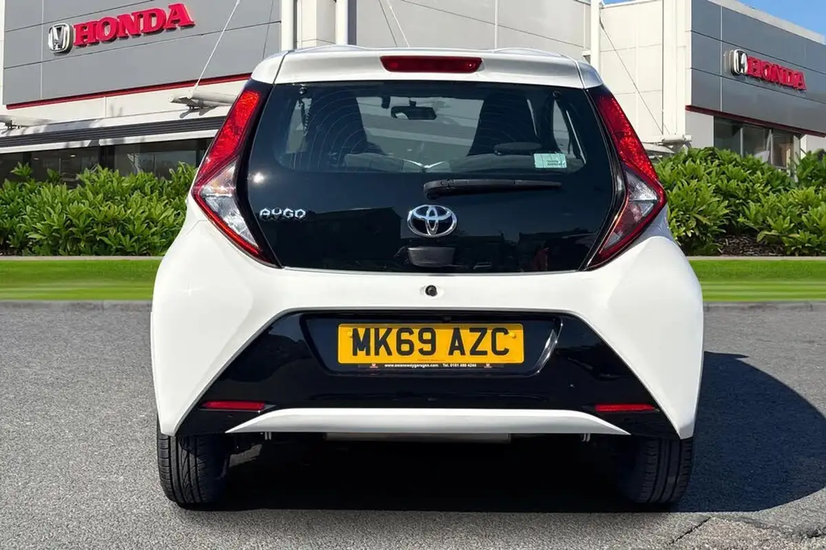 2019-toyota-aygo-10-vvt-i-x-play-big-6