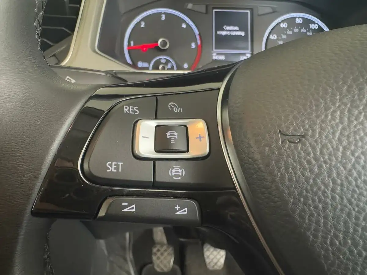 2020-volkswagen-t-roc-16tdi-se-big-18