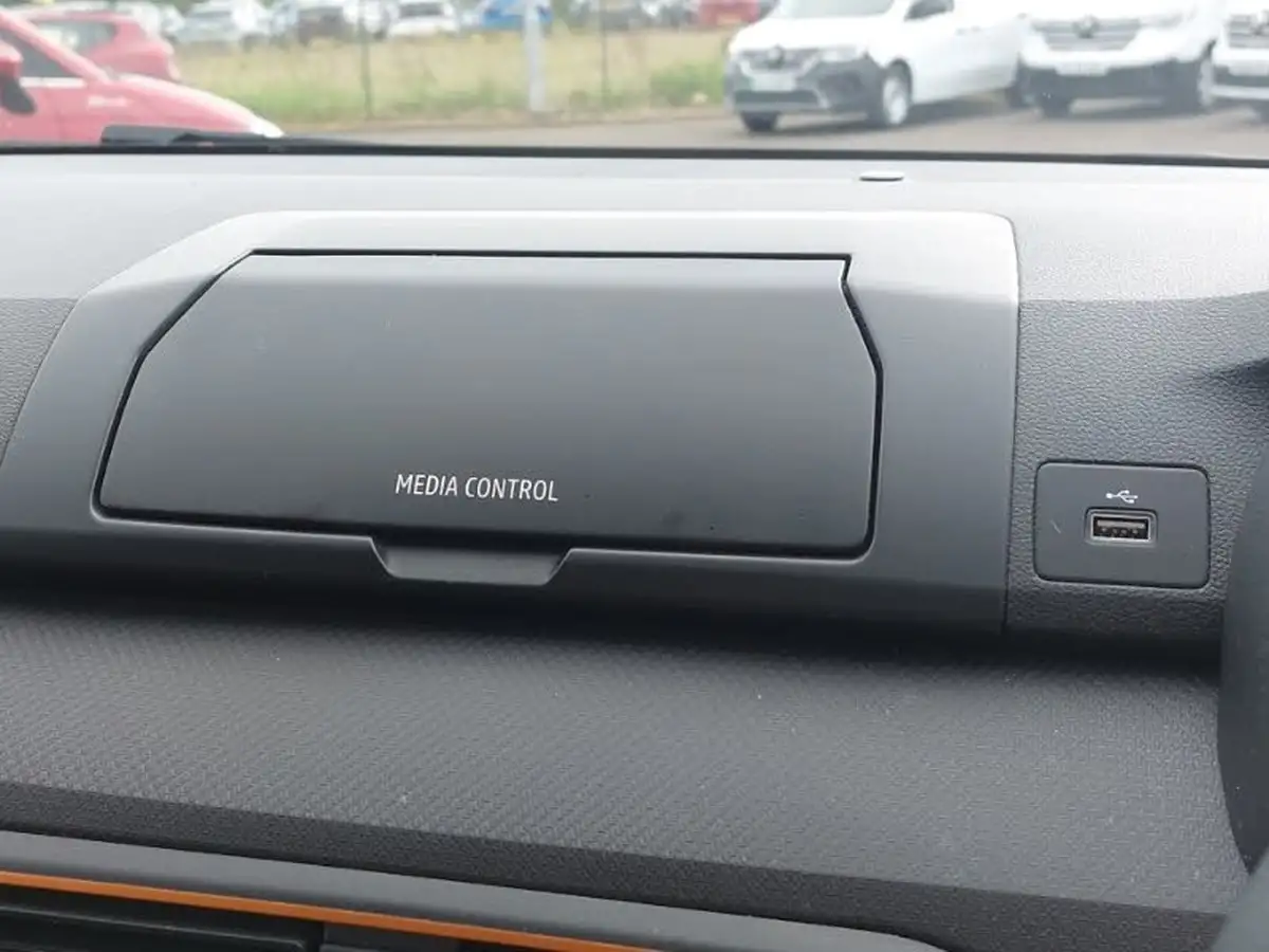 2022-dacia-sandero-stepway-10-tce-essential-90bhp-big-10