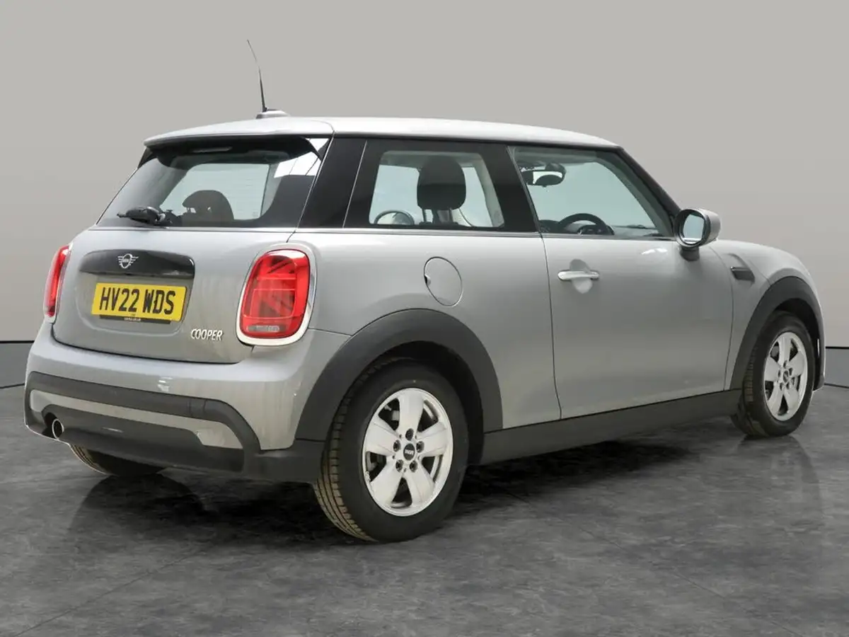 2022-mini-cooper-15-cooper-classic-hatchback-3d-big-7
