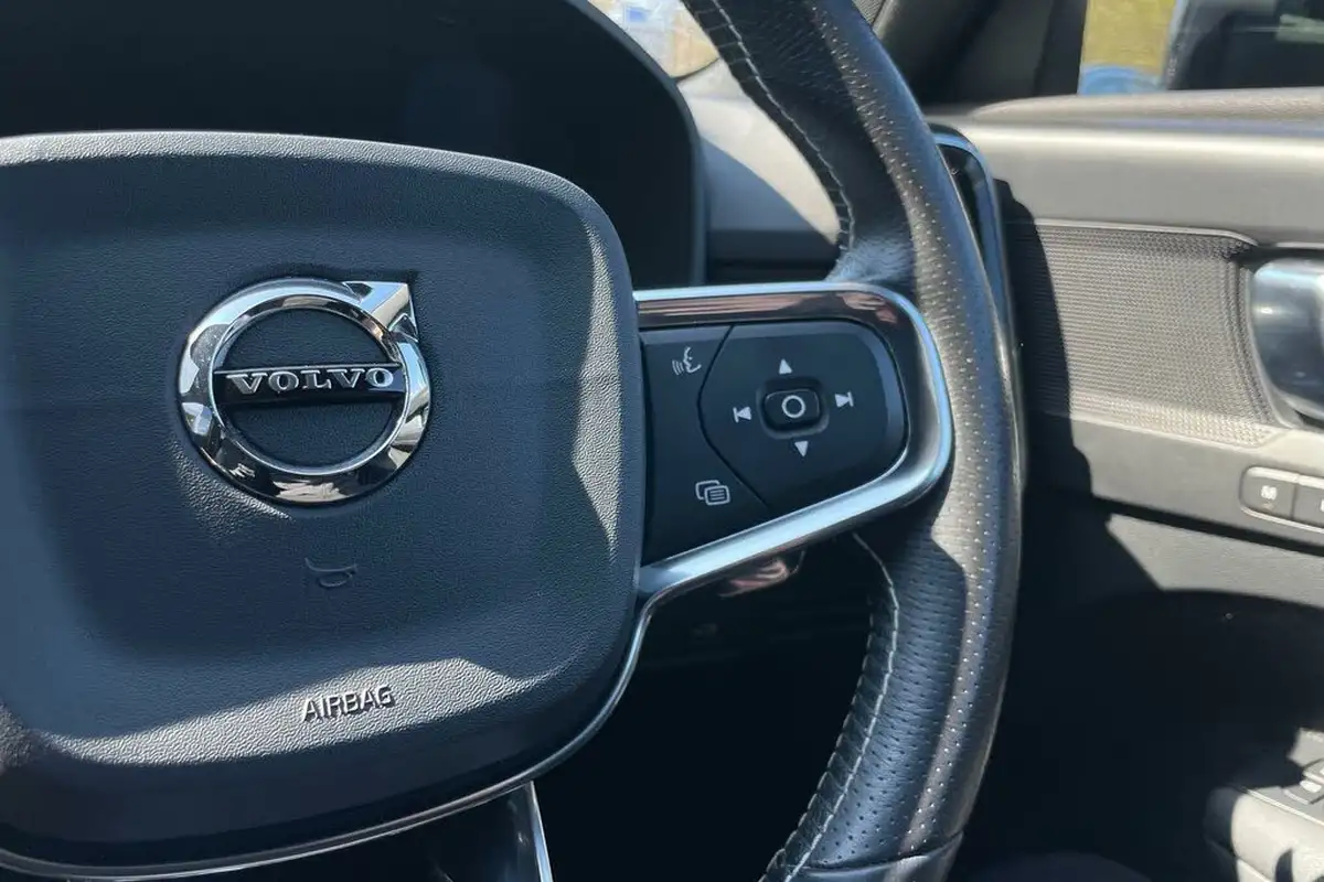 2020-volvo-xc40-20-t4-r-design-pro-big-35