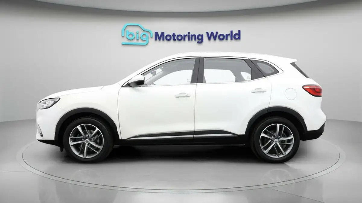 2022-mg-hs-15t-gdi-exclusive-162ps-dct-big-3